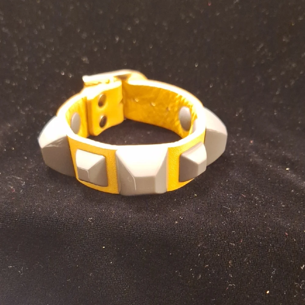 Hayden Vintage Yellow and Gray Leather Wearable Tech Band